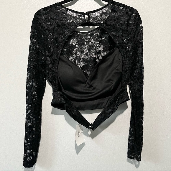 B. DARLIN-NWT Black Sparkly Long Sleeve Cropped Top Size 13/14 - Picture 2 of 4